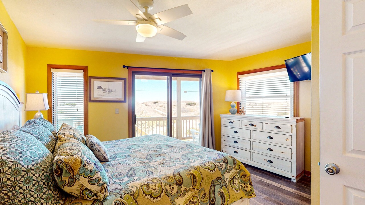 Photo of Bedroom in Waves