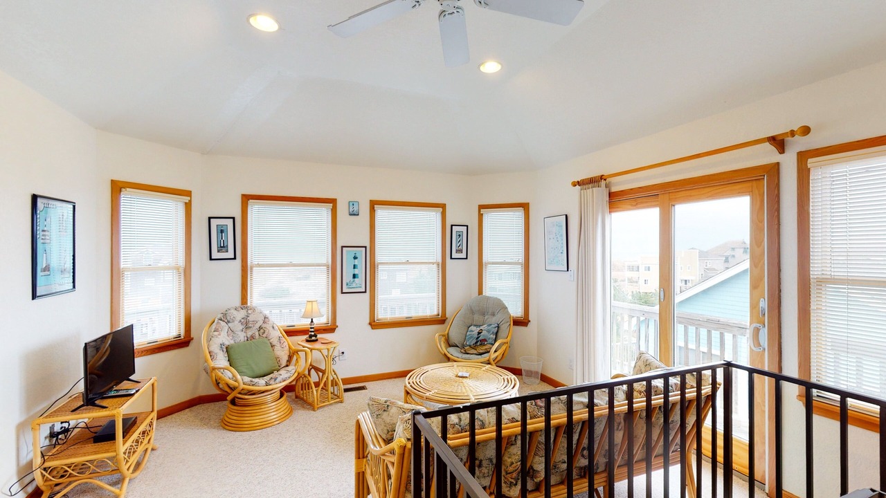 Photo of Livingroom in Waves