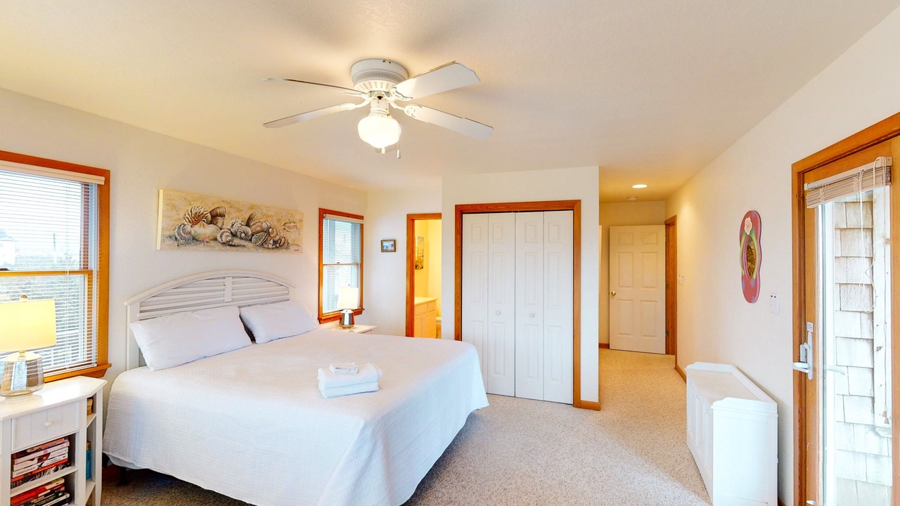 Photo of Bedroom in Waves