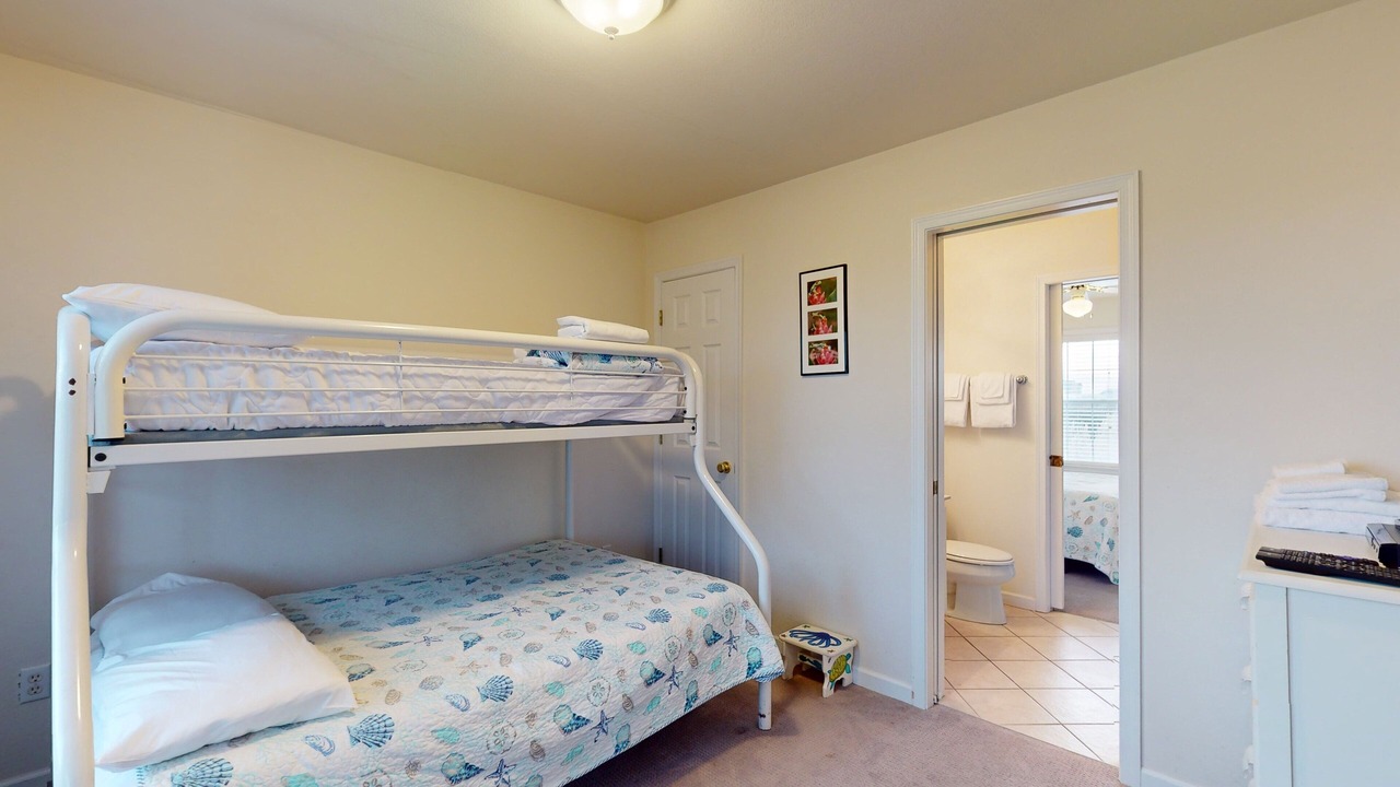 Photo of Bedroom in Waves
