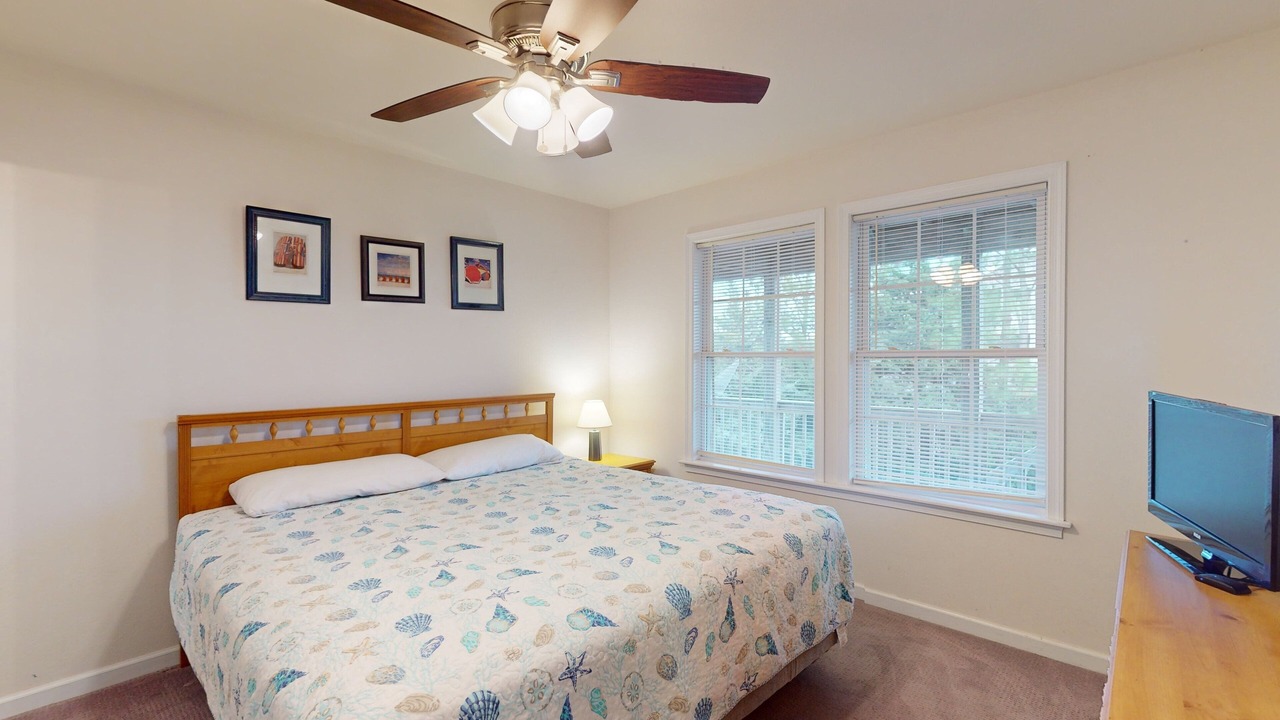 Photo of Bedroom in Waves