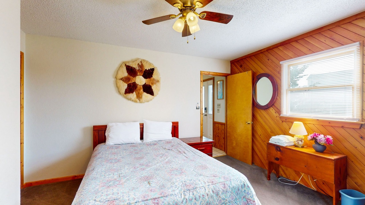 Photo of Bedroom in Waves
