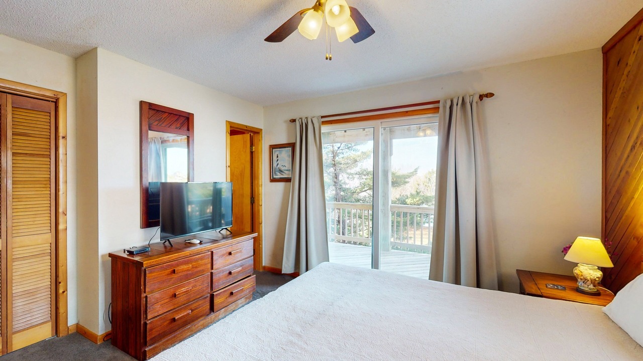 Photo of Bedroom in Waves
