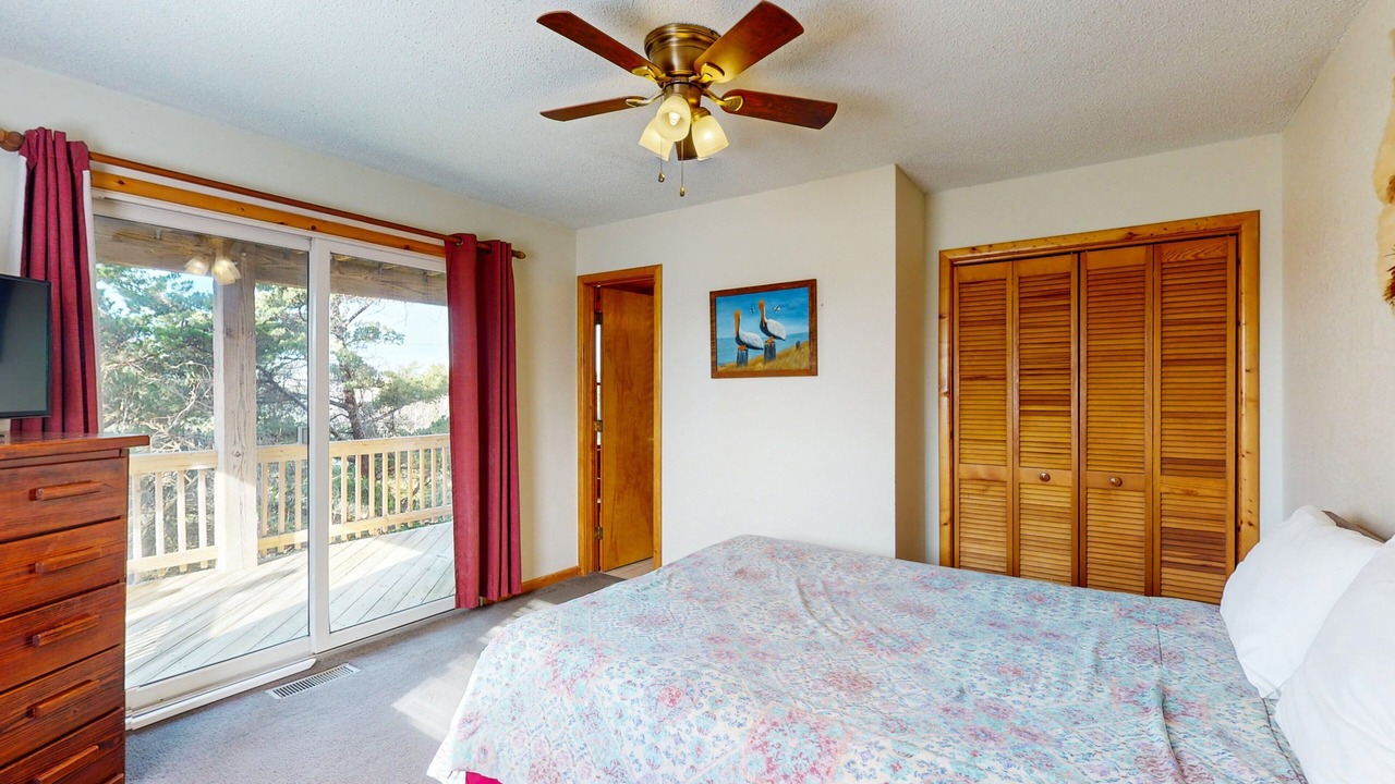 Photo of Bedroom in Waves