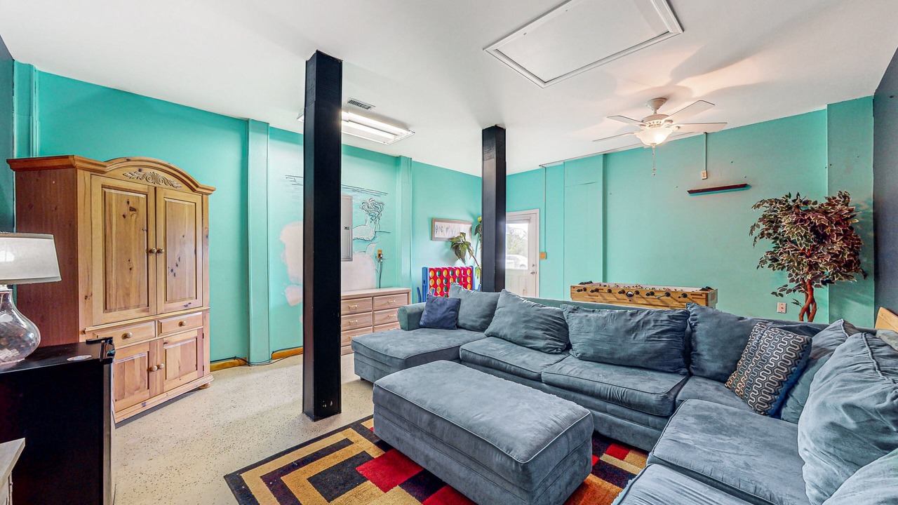 Photo of Livingroom in Waves