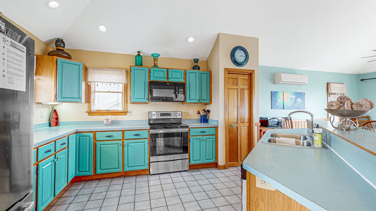 Photo of Kitchen in Waves