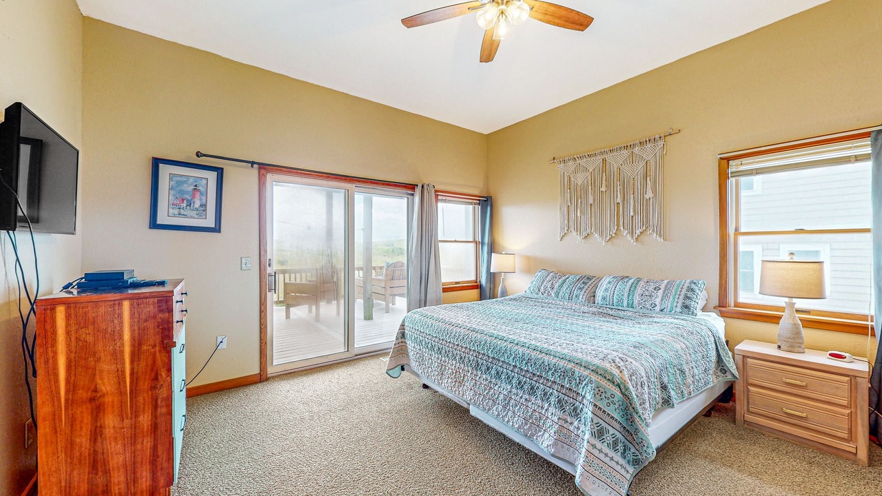 Photo of Bedroom in Waves