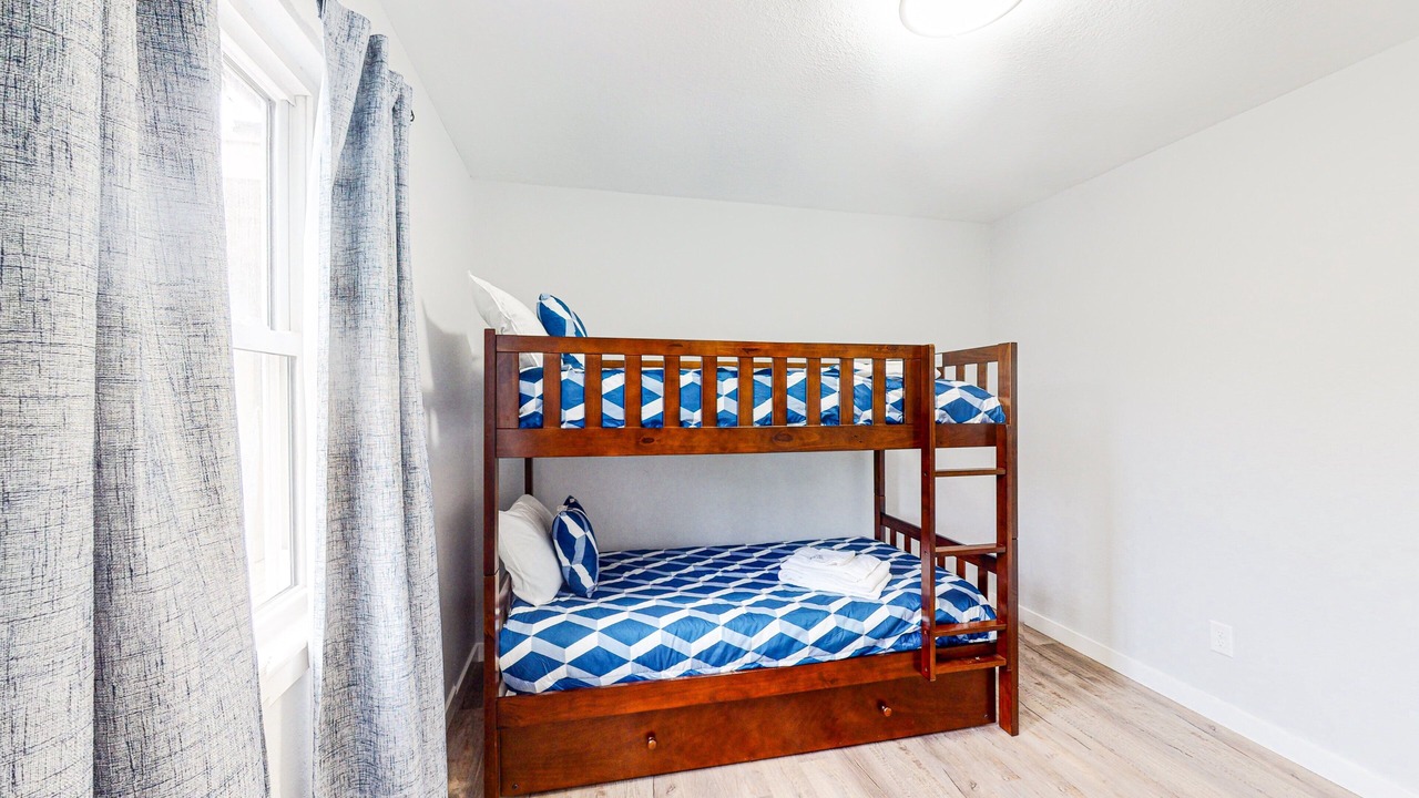 Photo of Bedroom in Waves