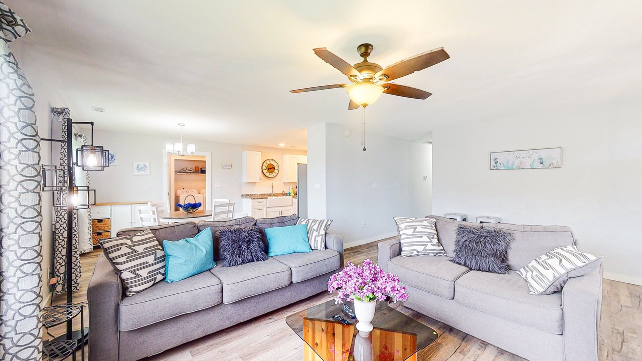 Photo of Livingroom in Waves