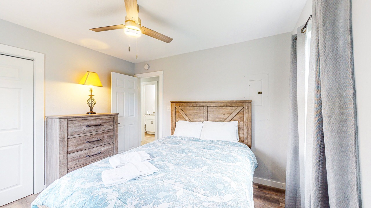 Photo of Bedroom in Waves