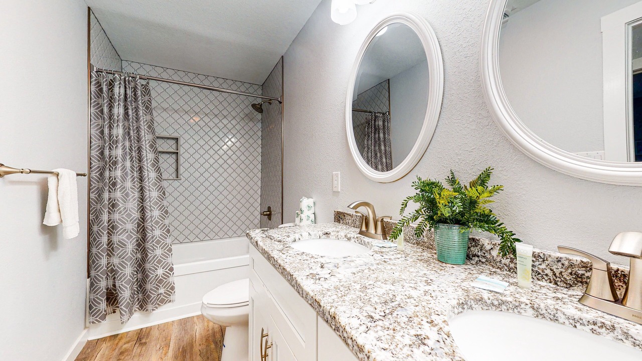 Photo of Bathroom in Waves