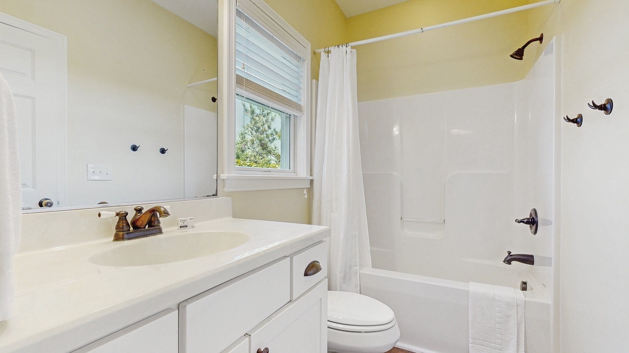 Photo of Bathroom in Waves