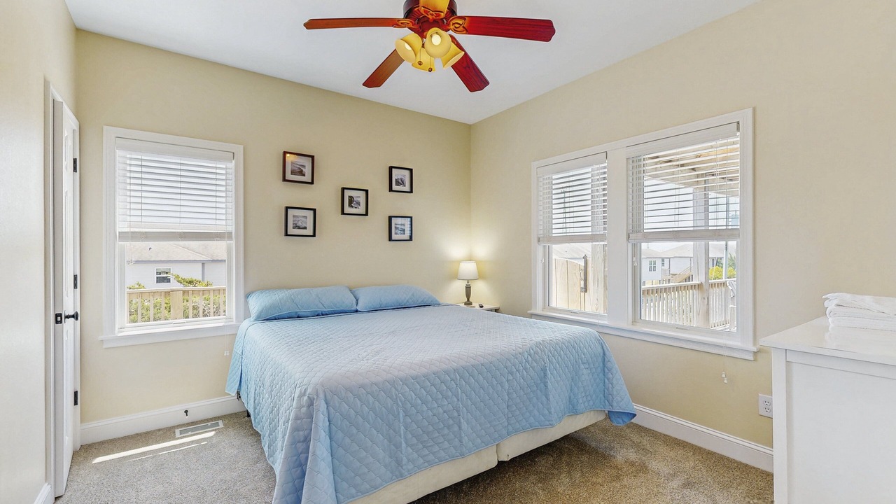 Photo of Bedroom in Waves
