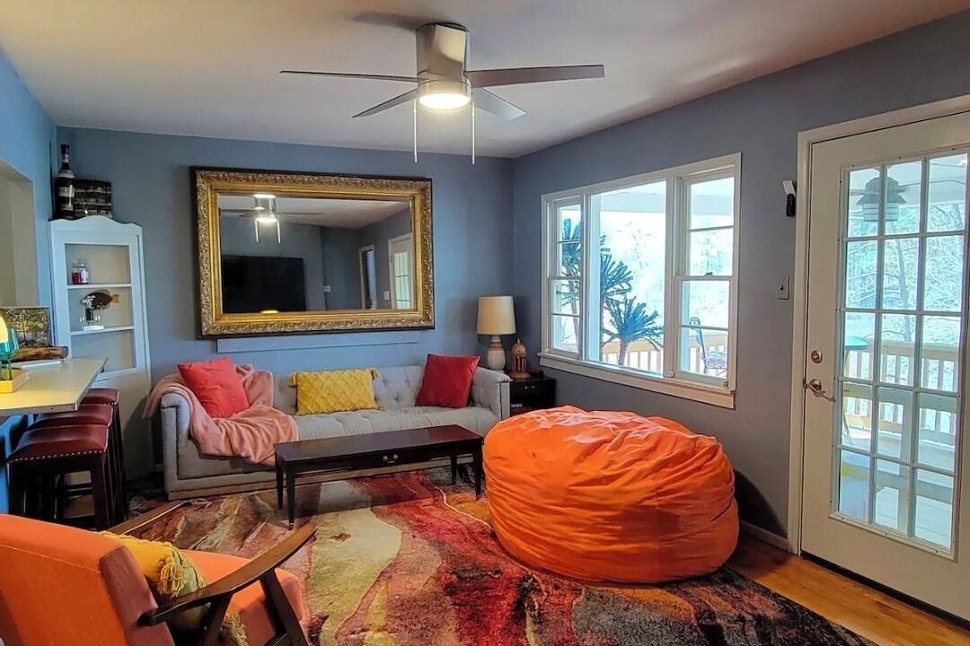 Photo of Livingroom in Millers Tavern