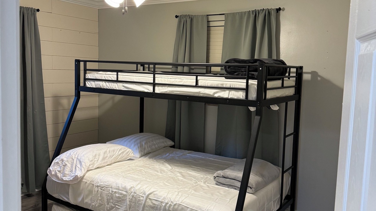 Photo of Bedroom in White Oak