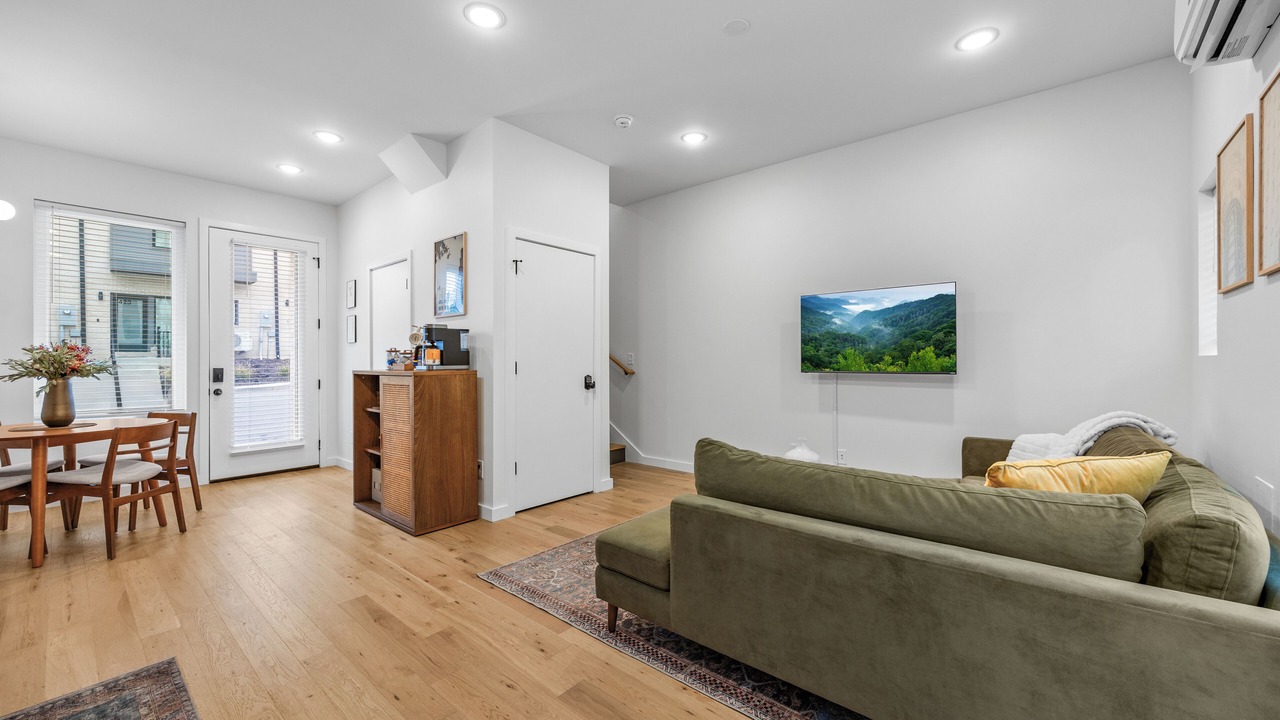 Photo of Livingroom in Knoxville