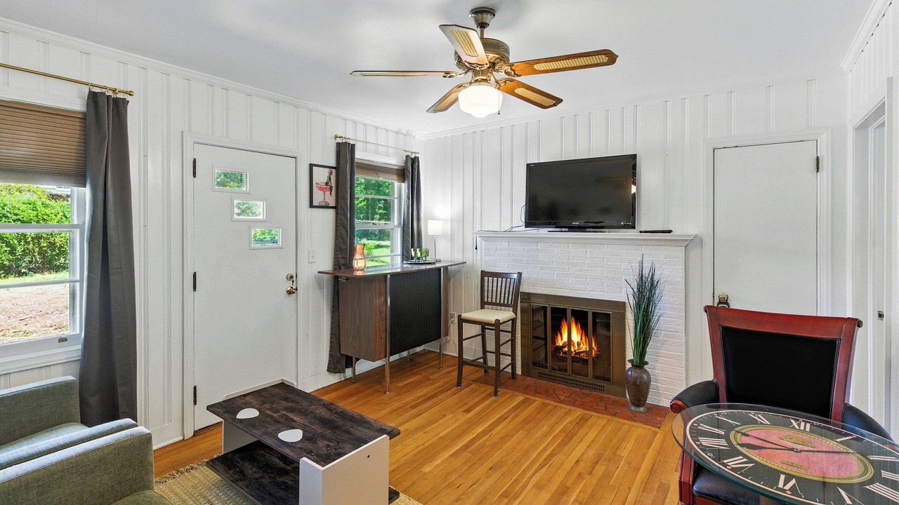 Photo of Livingroom in Travelers Rest