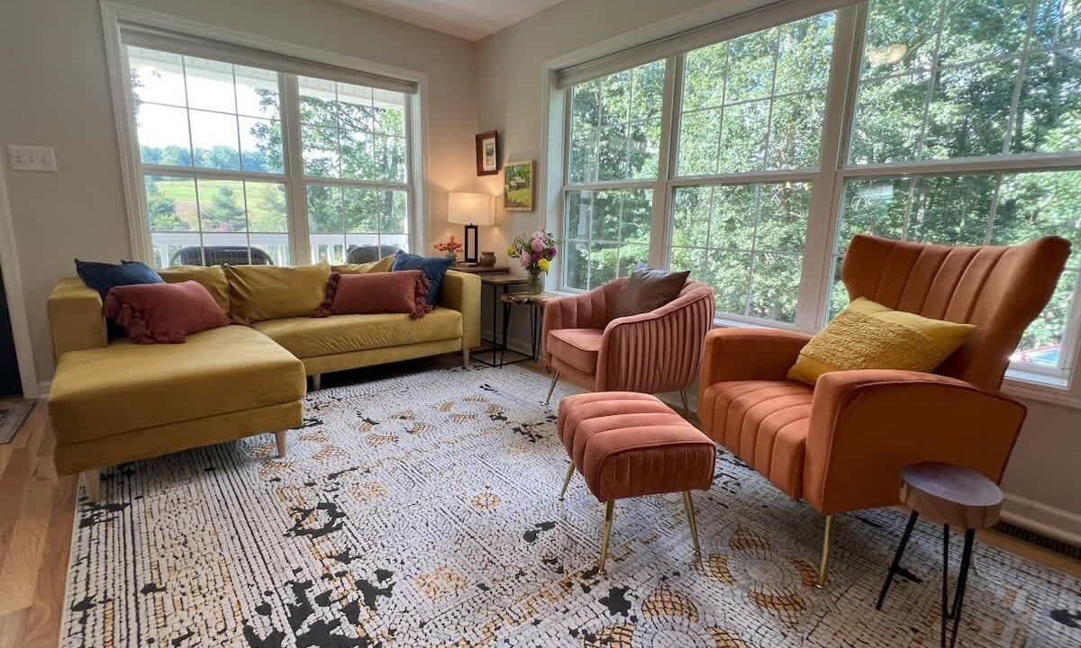 Photo of Livingroom in Court House