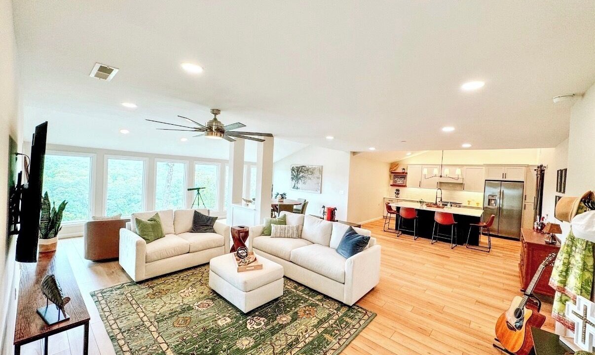 Photo of Livingroom in Bronston