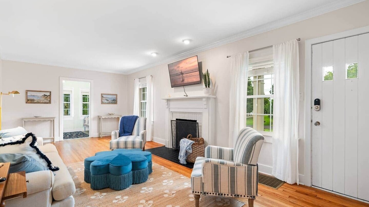 Photo of Livingroom in Knoxville