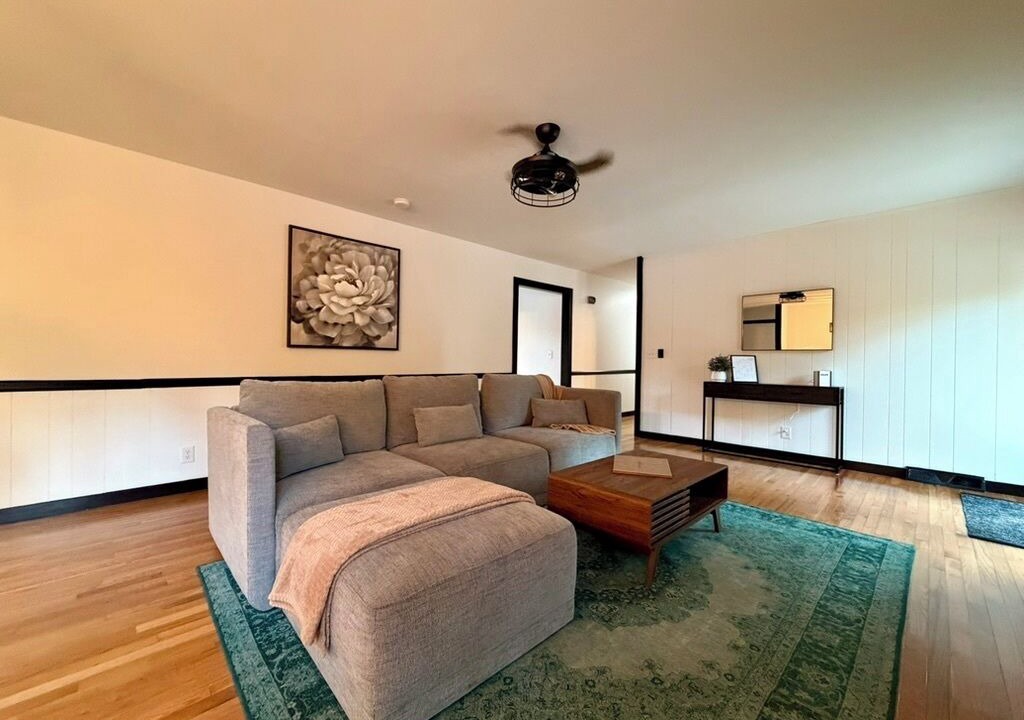 Photo of Livingroom in Travelers Rest