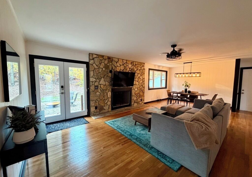 Photo of Livingroom in Travelers Rest