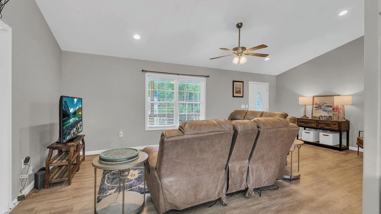 Photo of Livingroom in Jamestown