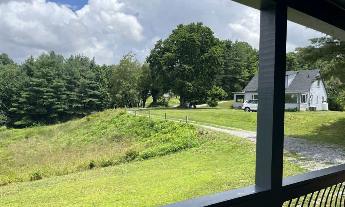 Photo of Others in Floyd