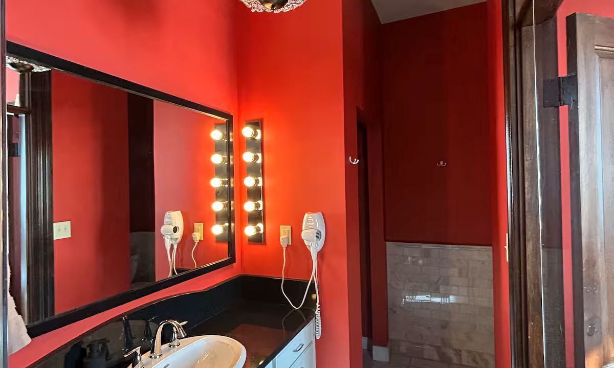 Photo of Bathroom in Lawrenceburg