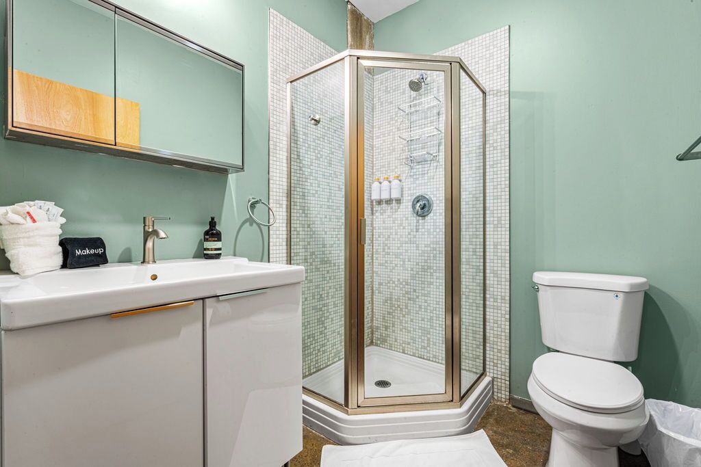 Photo of Bathroom in Old City