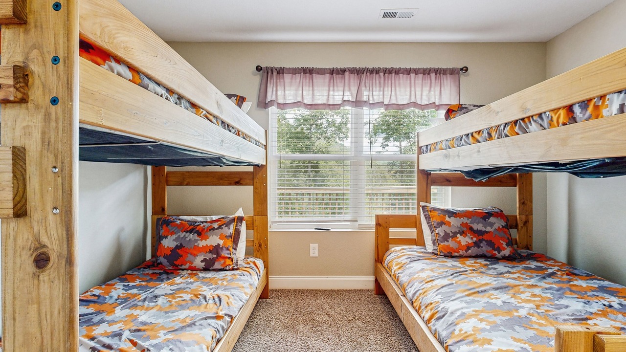 Photo of Bedroom in Lakeside Estates
