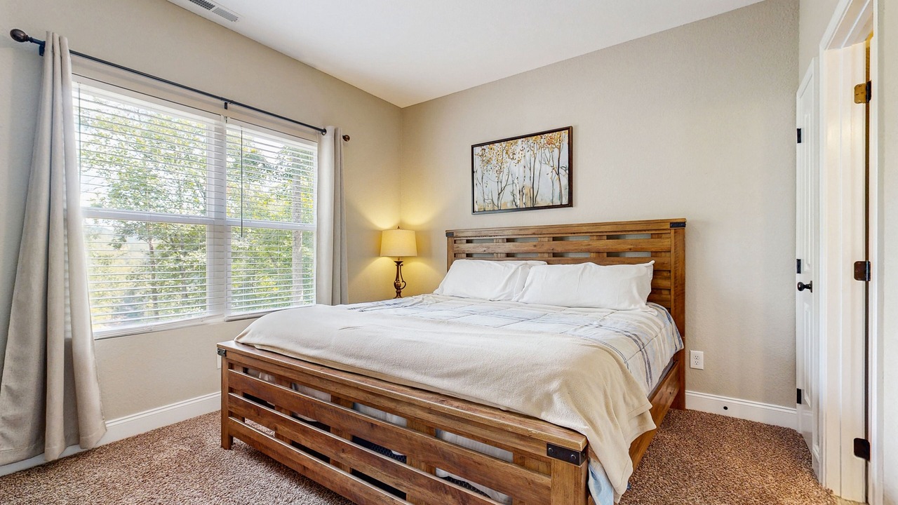 Photo of Bedroom in Lakeside Estates