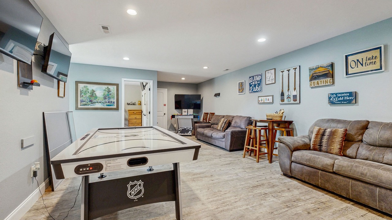 Photo of Livingroom in Lakeside Estates