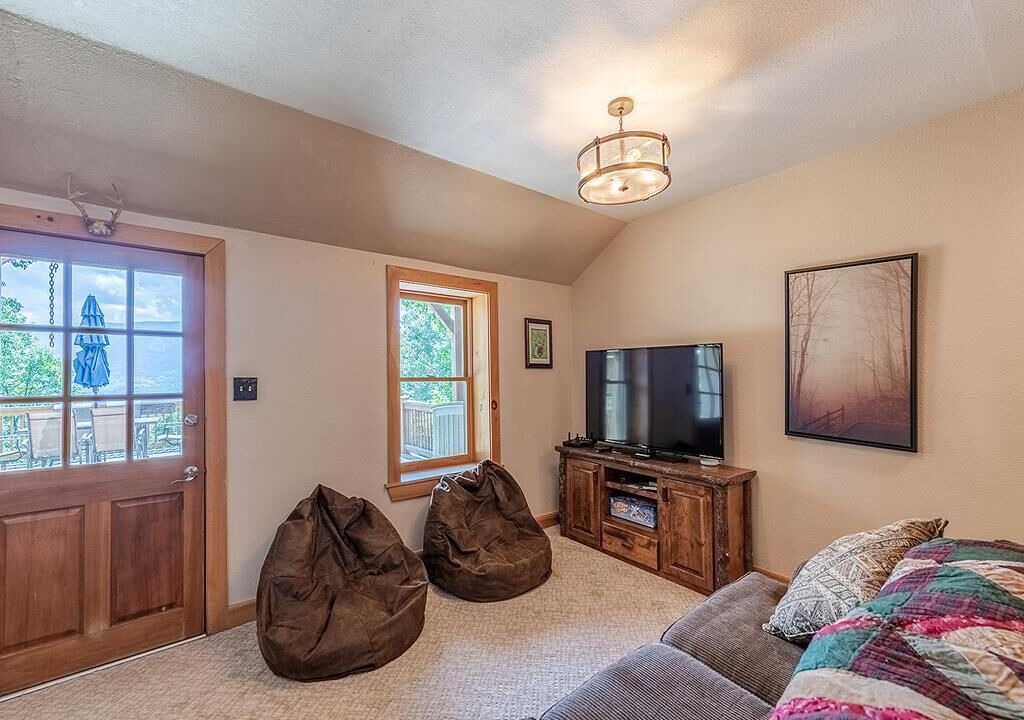 Photo of Livingroom in Waynesville