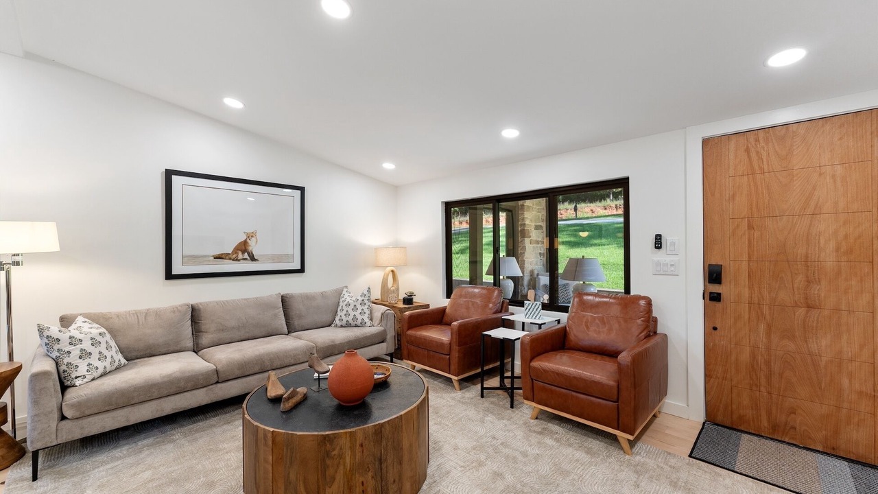 Photo of Livingroom in Lake Secession