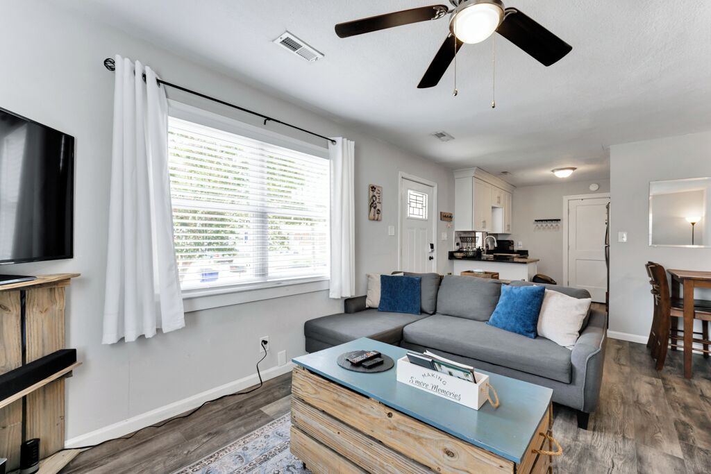 Photo of Livingroom in Bayview