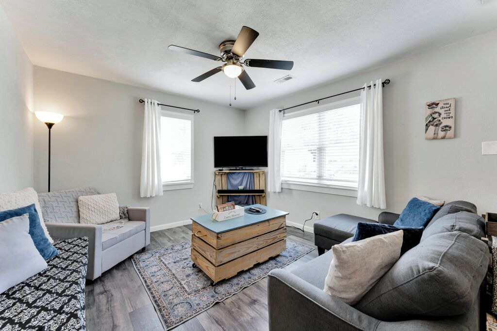 Photo of Livingroom in Bayview