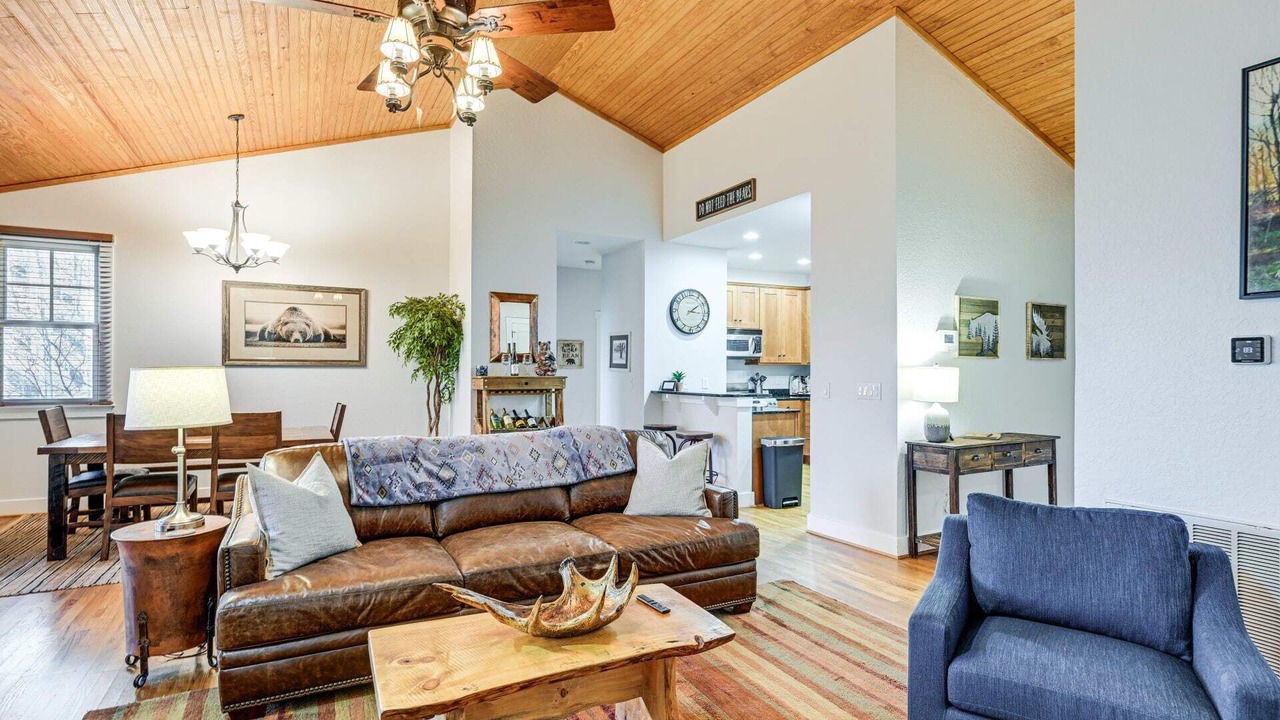 Photo of Livingroom in Bear Lake Reserve