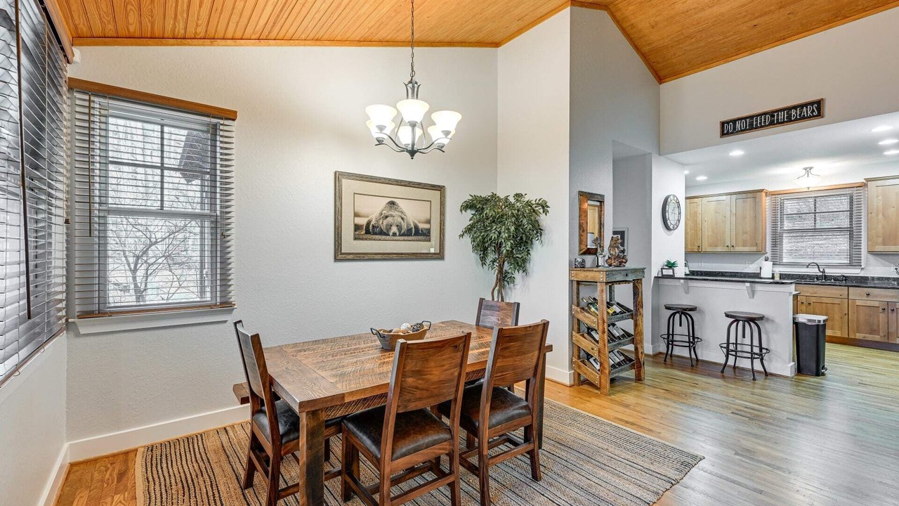 Photo of Livingroom in Bear Lake Reserve