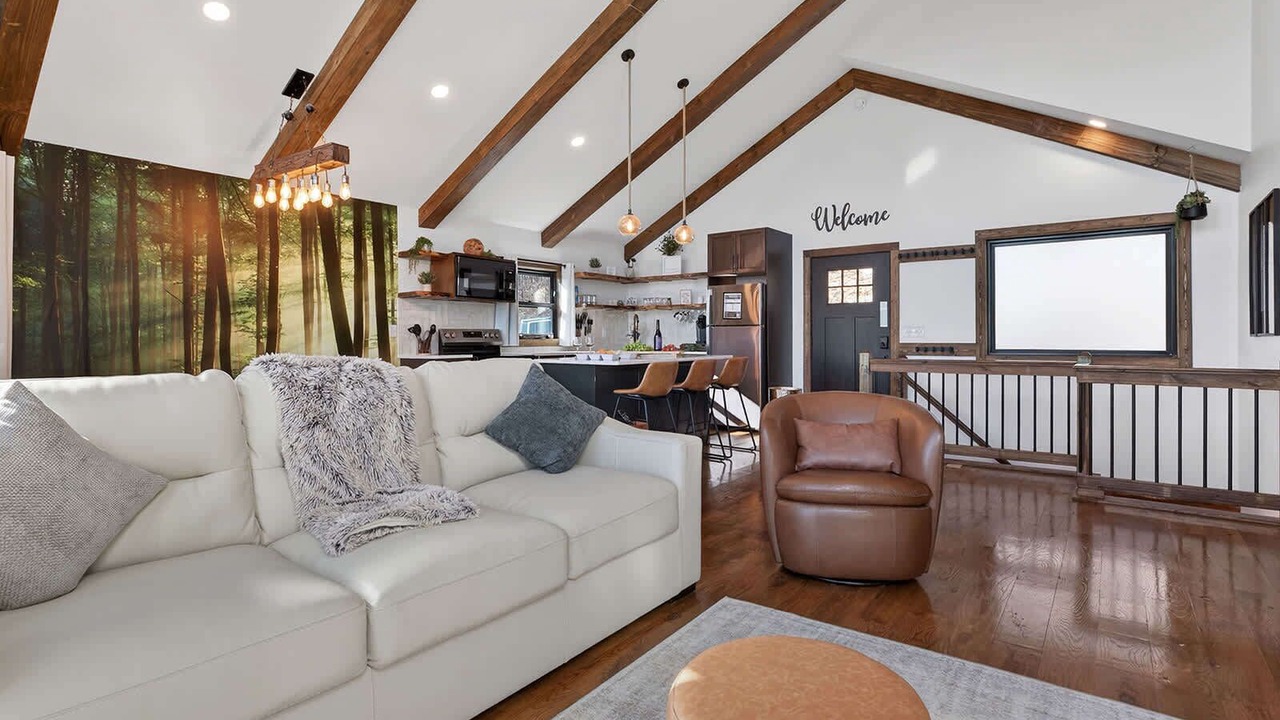 Photo of Livingroom in Saluda