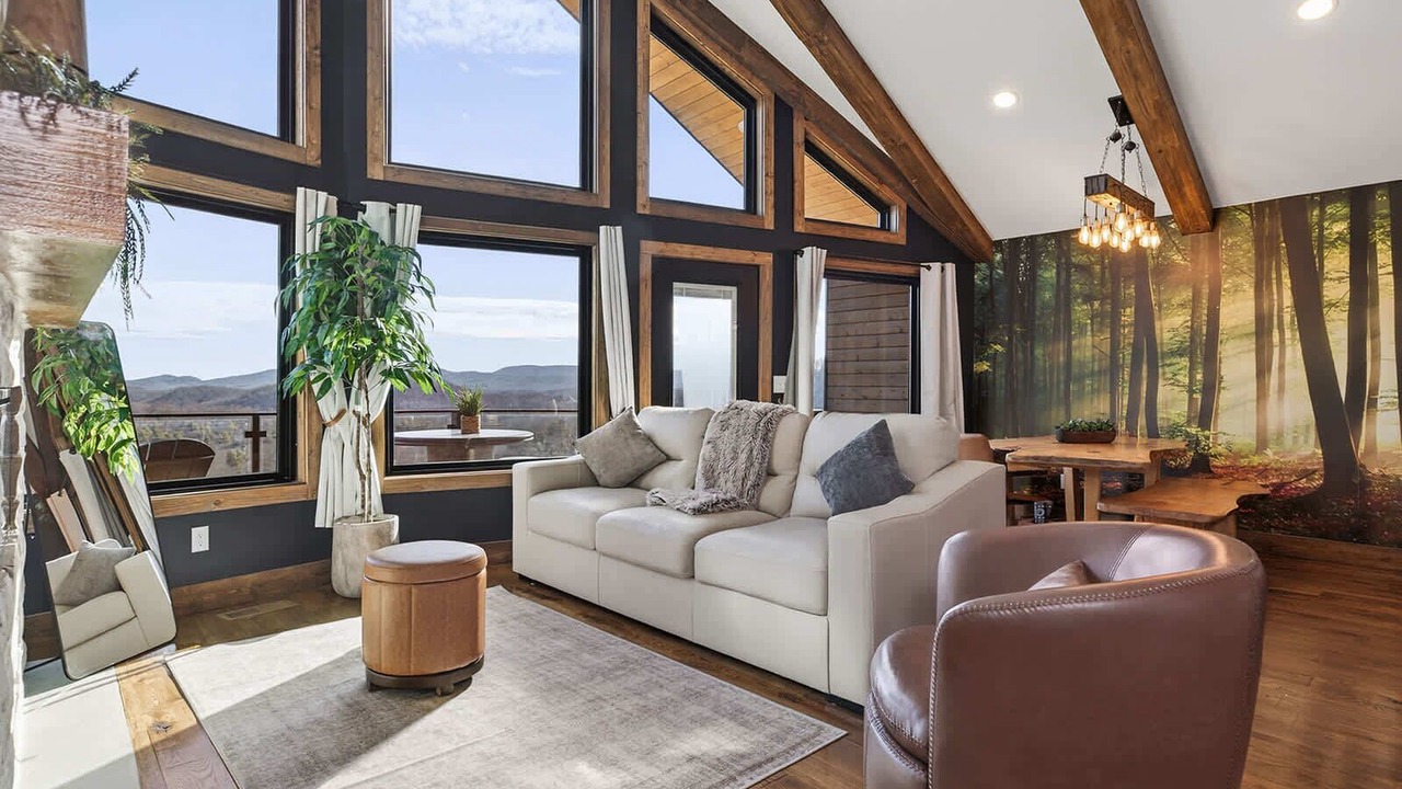 Photo of Livingroom in Saluda