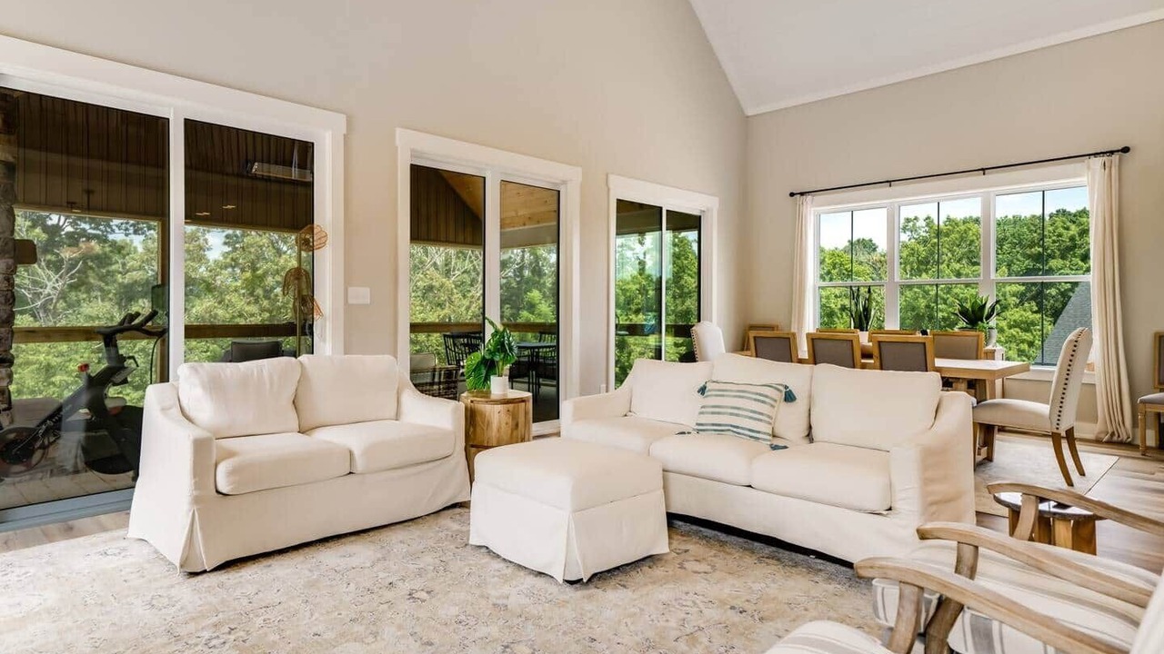 Photo of Livingroom in Clarkson