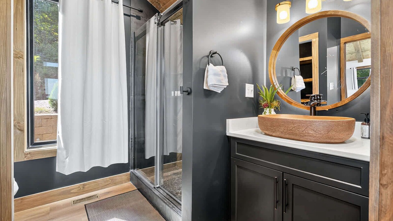 Photo of Bathroom in Saluda
