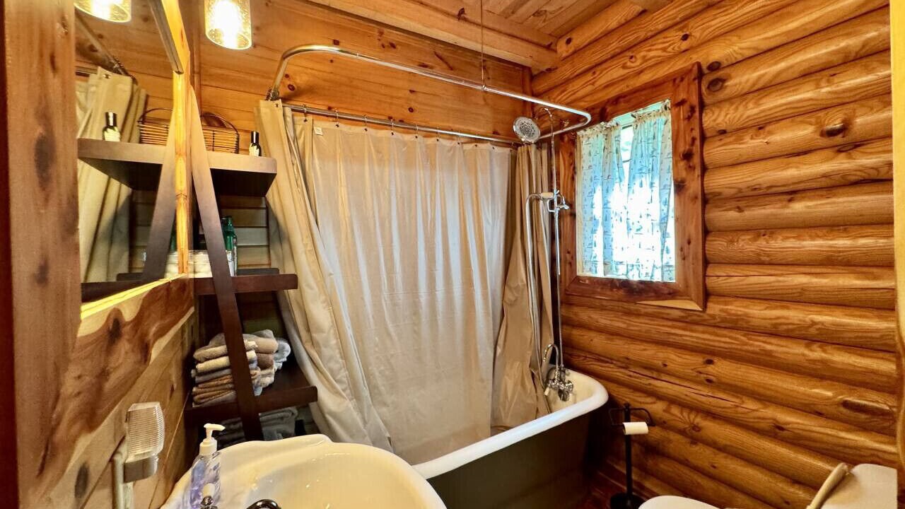 Photo of Bathroom in Byrdstown