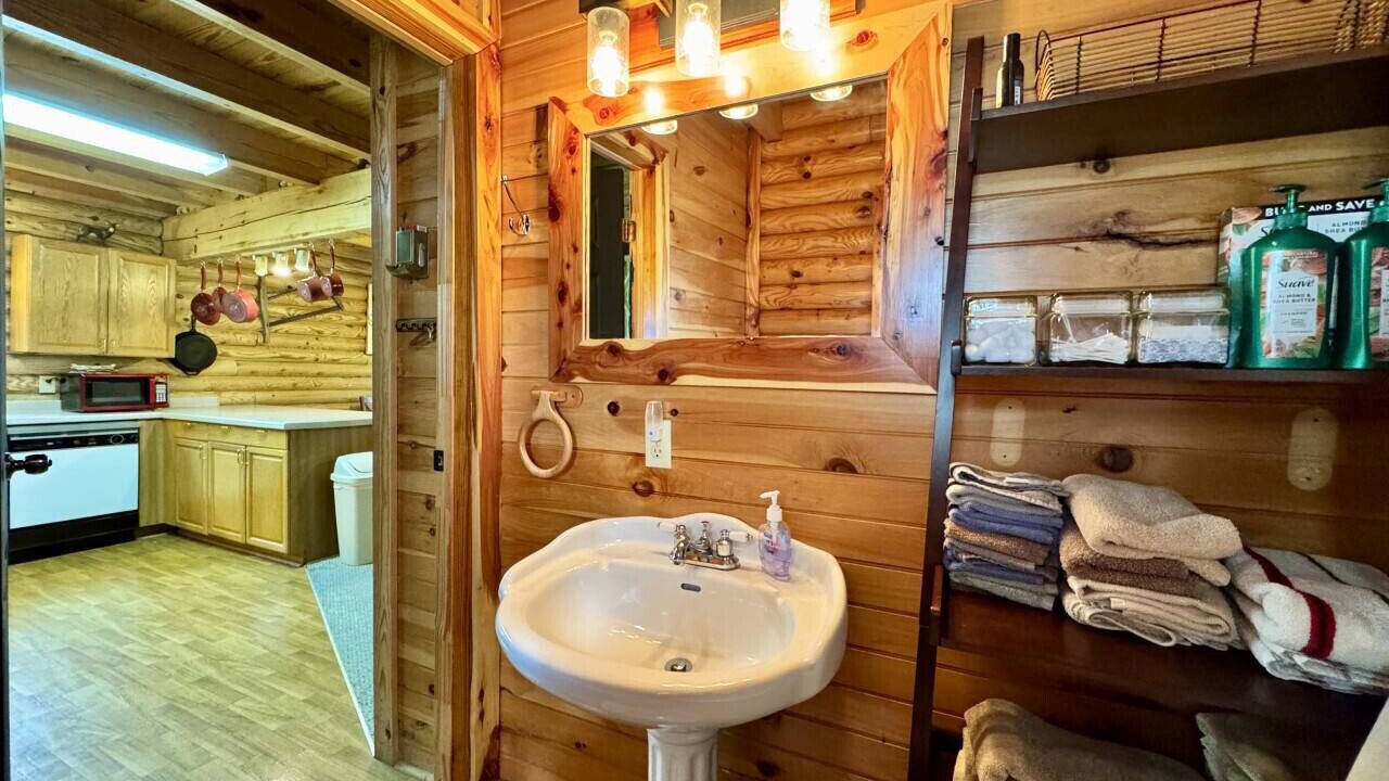 Photo of Bathroom in Byrdstown