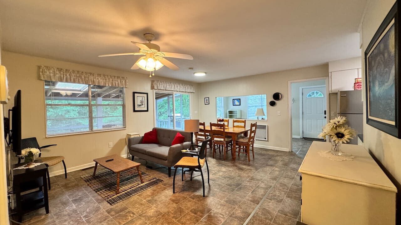 Photo of Livingroom in Jamestown