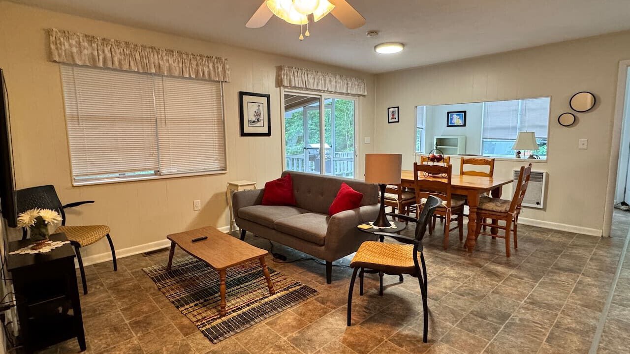 Photo of Livingroom in Jamestown