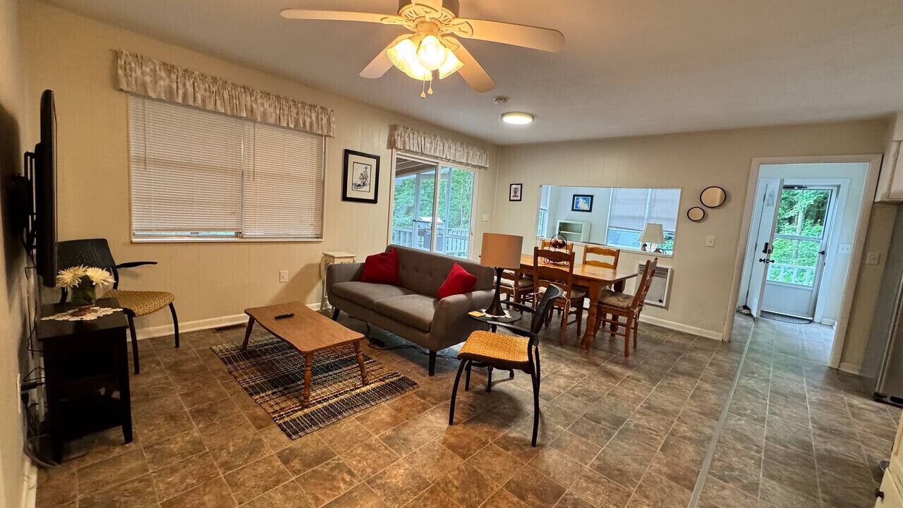Photo of Livingroom in Jamestown