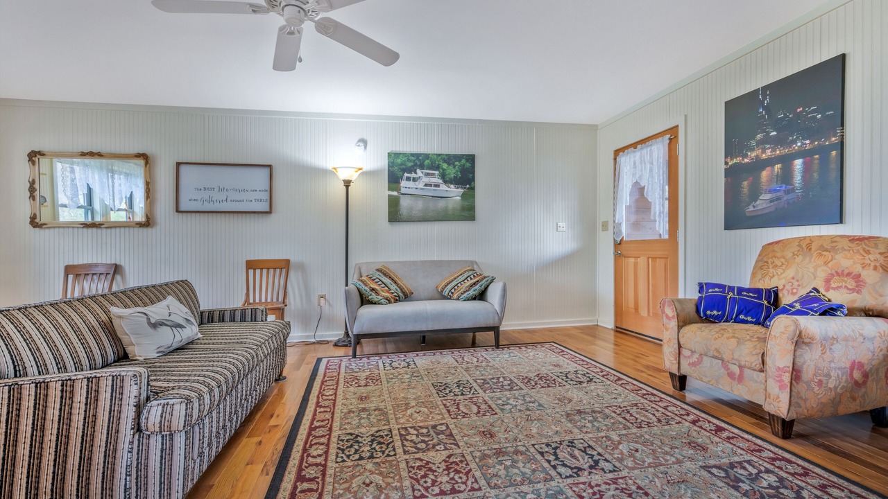 Photo of Livingroom in Ashland City