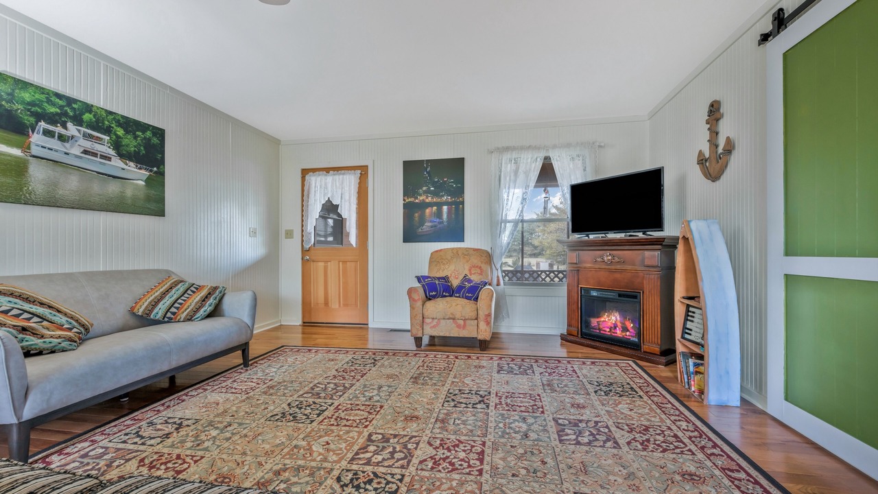 Photo of Livingroom in Ashland City